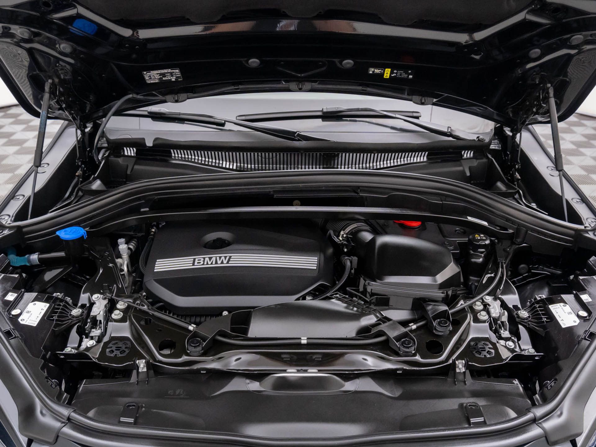 Certified 2025 BMW X2 xDrive28i w/ Premium Package image 32