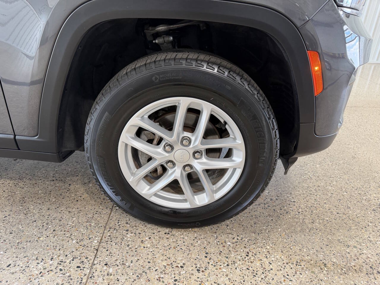 Used 2023 Jeep Grand Cherokee Laredo w/ Luxury Tech Group I AWD/4WD image 30