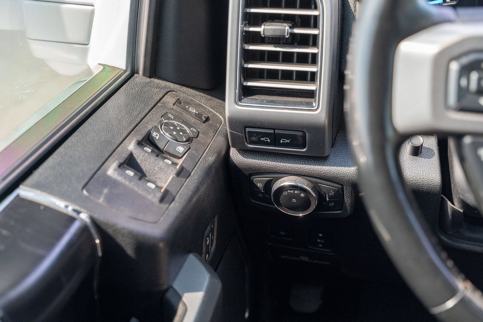Used 2019 Ford F250 Platinum w/ Platinum Ultimate Package AWD/4WD image 29