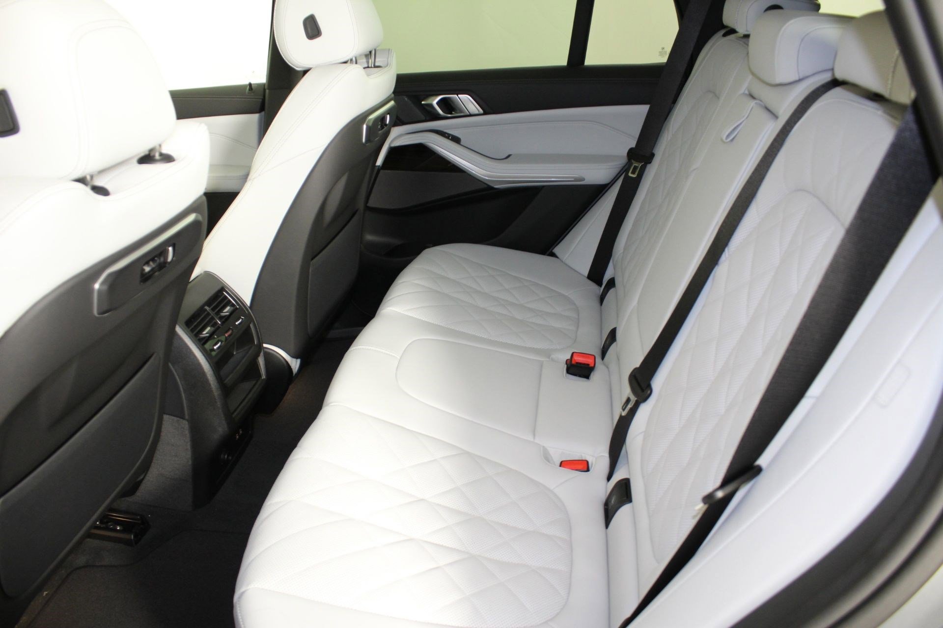 New 2026 BMW X5 xDrive50e w/ M Sport Package AWD/4WD image 22