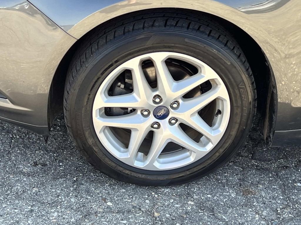 Used 2016 Ford Fusion SE w/ Equipment Group 202A FWD image 25