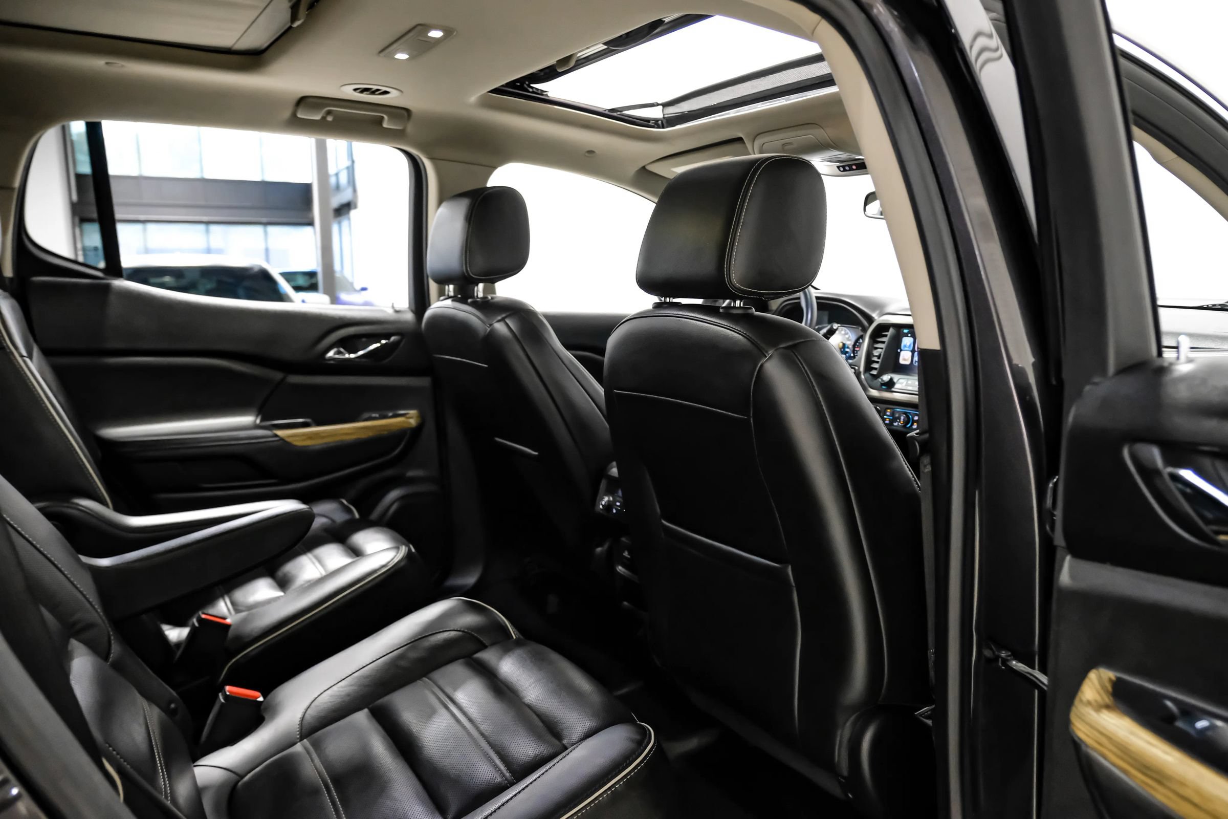 Used 2017 GMC Acadia Denali AWD/4WD image 31