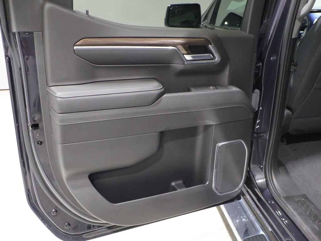 Used 2023 Chevrolet Silverado 1500 LT AWD/4WD image 20