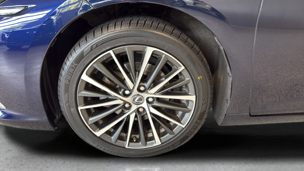 Certified 2023 Lexus ES 350 w/ Premium Package FWD image 17