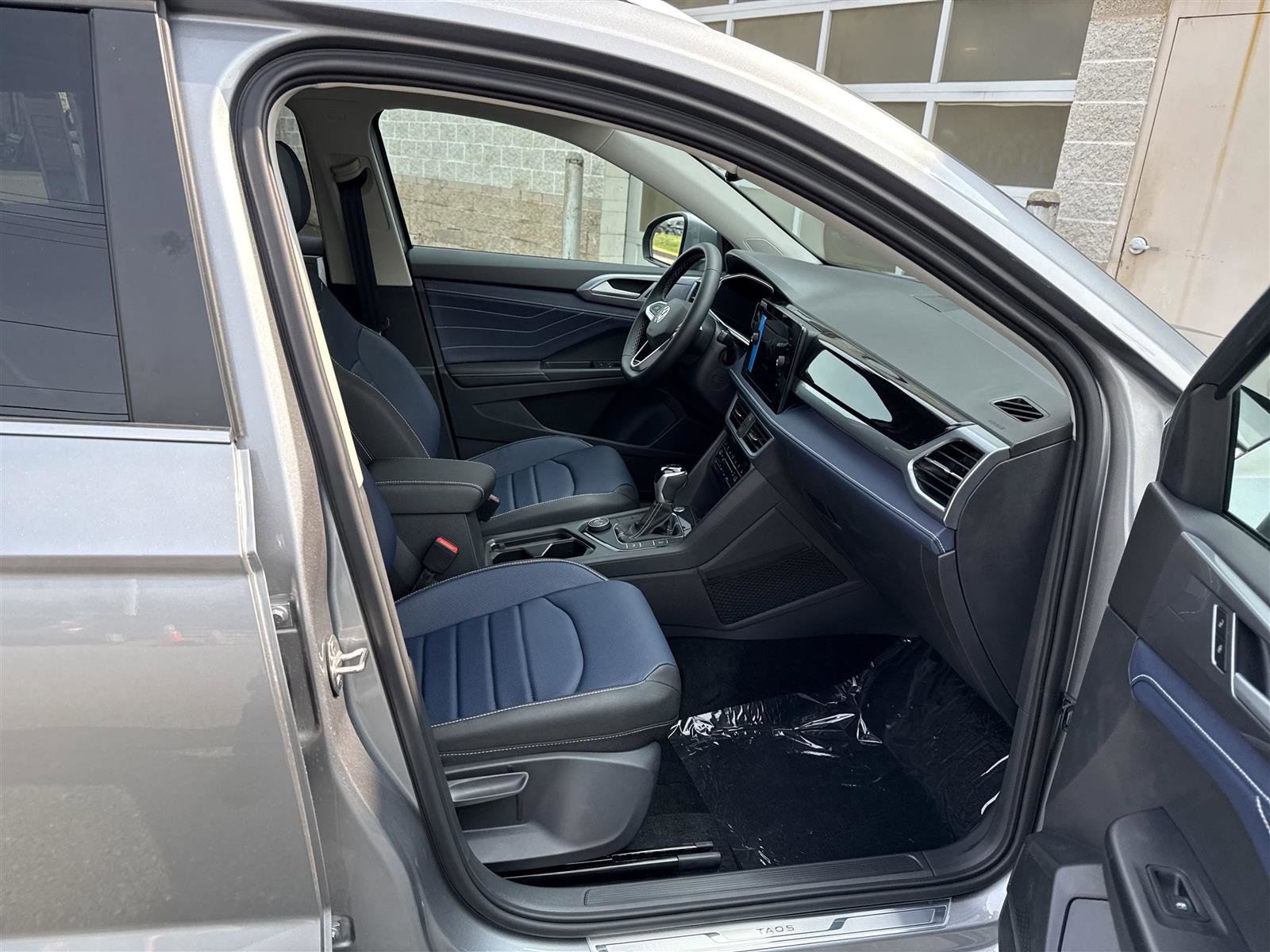 New 2025 Volkswagen Taos SEL image 32