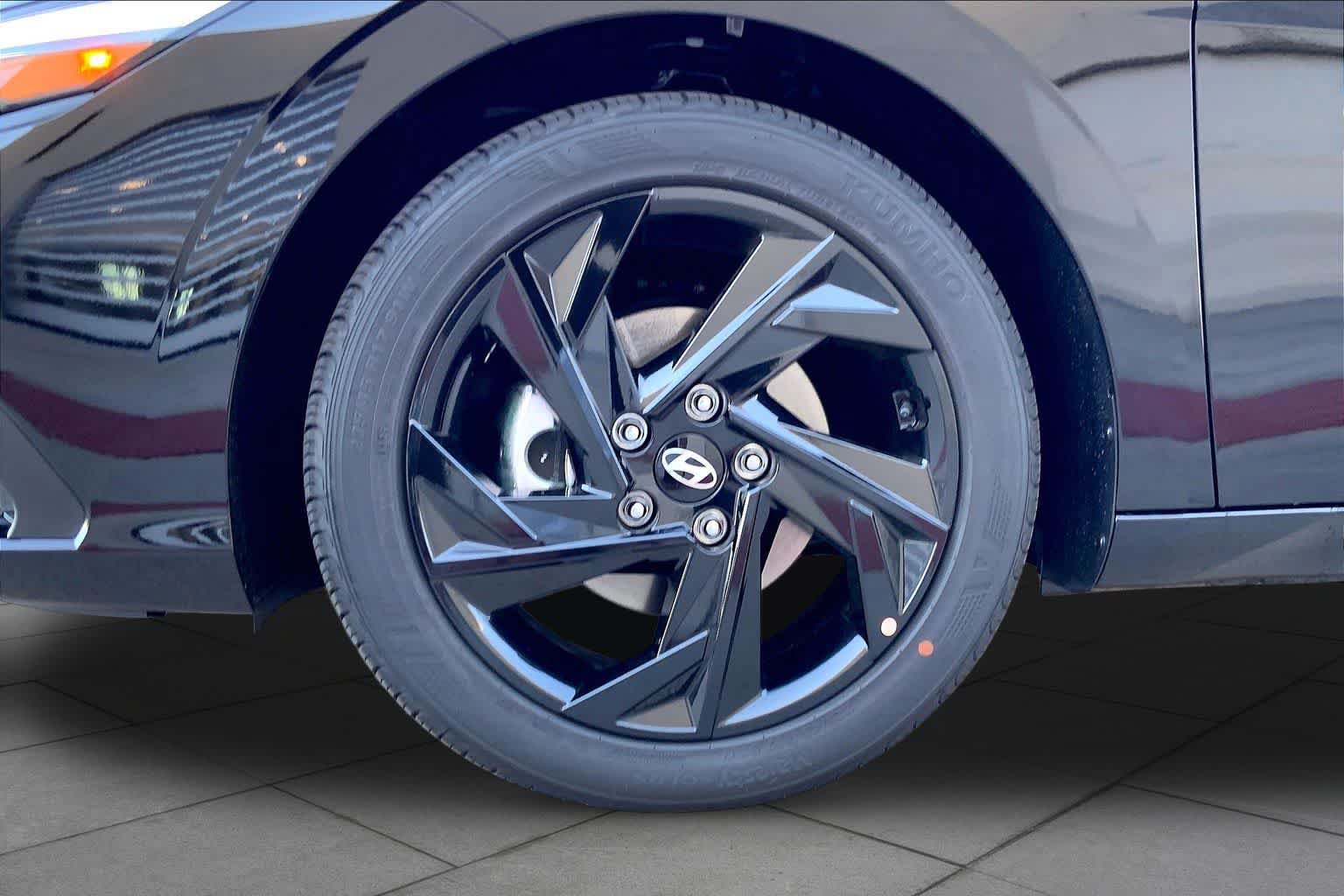 New 2026 Hyundai Elantra SEL Sport FWD image 11