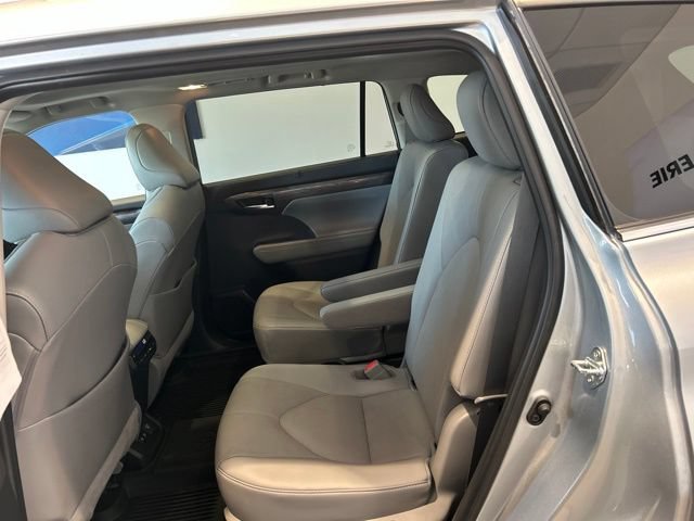 Used 2021 Toyota Highlander Platinum AWD/4WD image 17