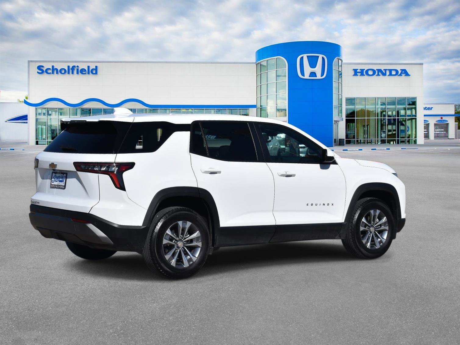 Used 2025 Chevrolet Equinox LT image 3