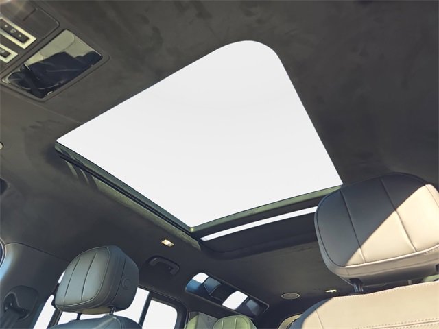 New 2025 Land Rover Defender 110 V8 image 17