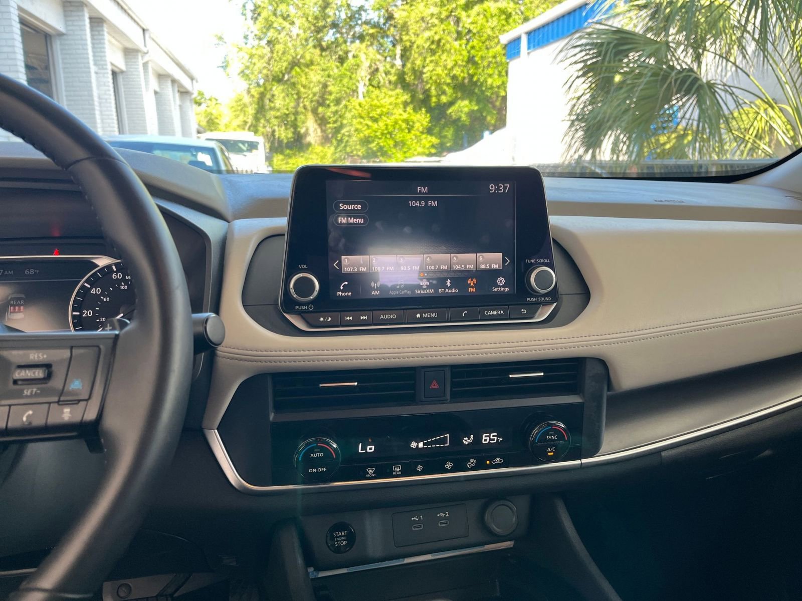 Used 2025 Nissan Rogue SV AWD/4WD image 17