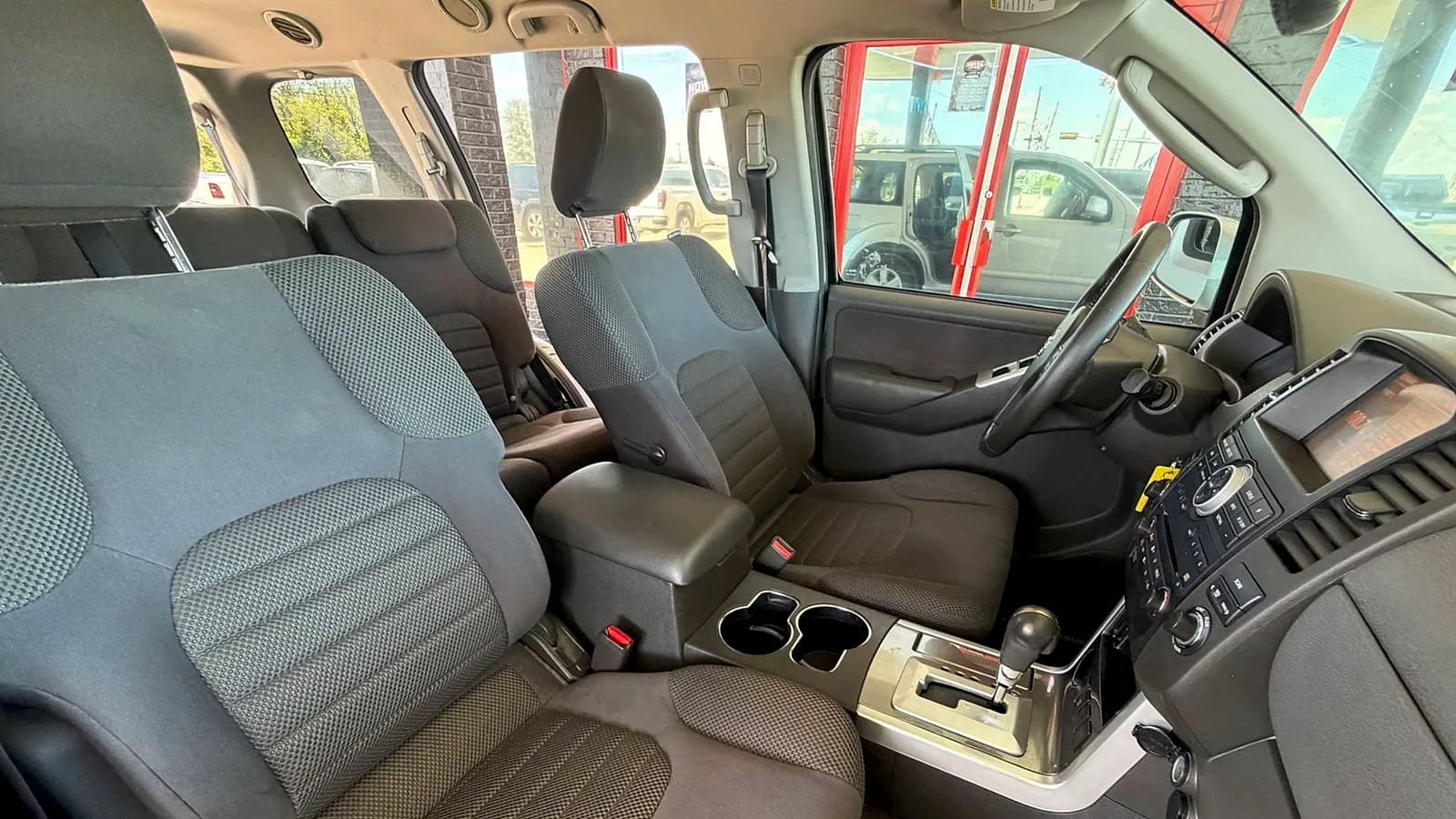 Used 2011 Nissan Pathfinder SV RWD image 22