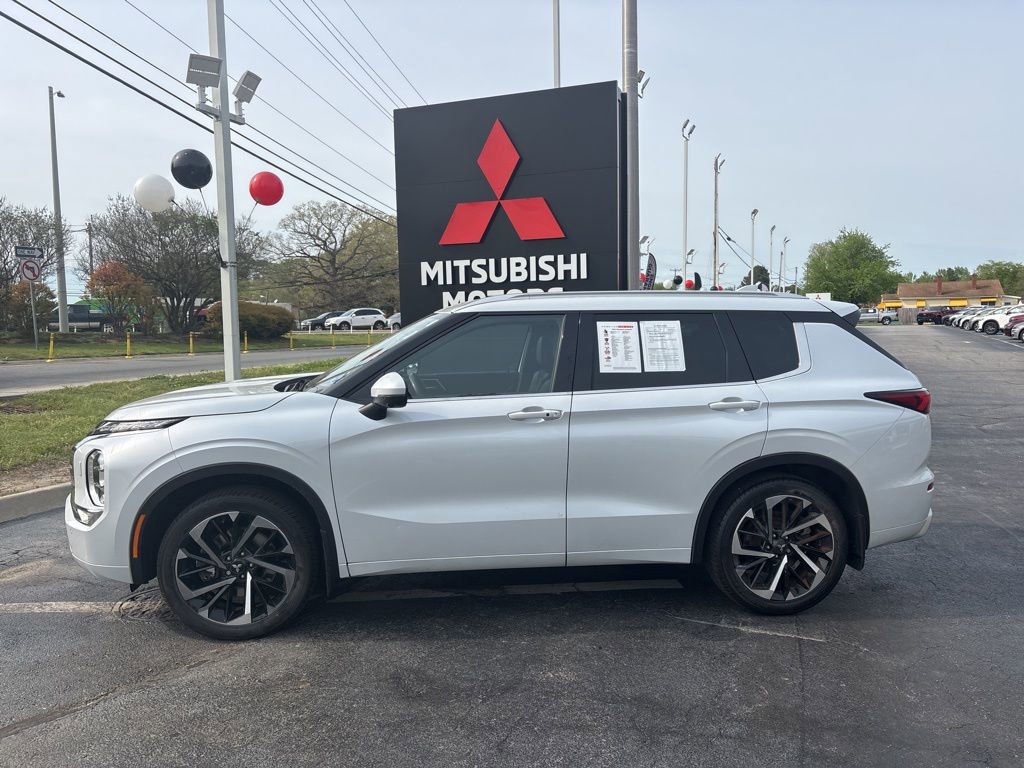 Used 2023 Mitsubishi Outlander SEL AWD/4WD image 7
