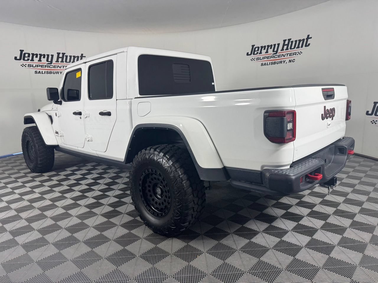 Used 2023 Jeep Gladiator Rubicon w/ LED Lighting Group AWD/4WD image 9