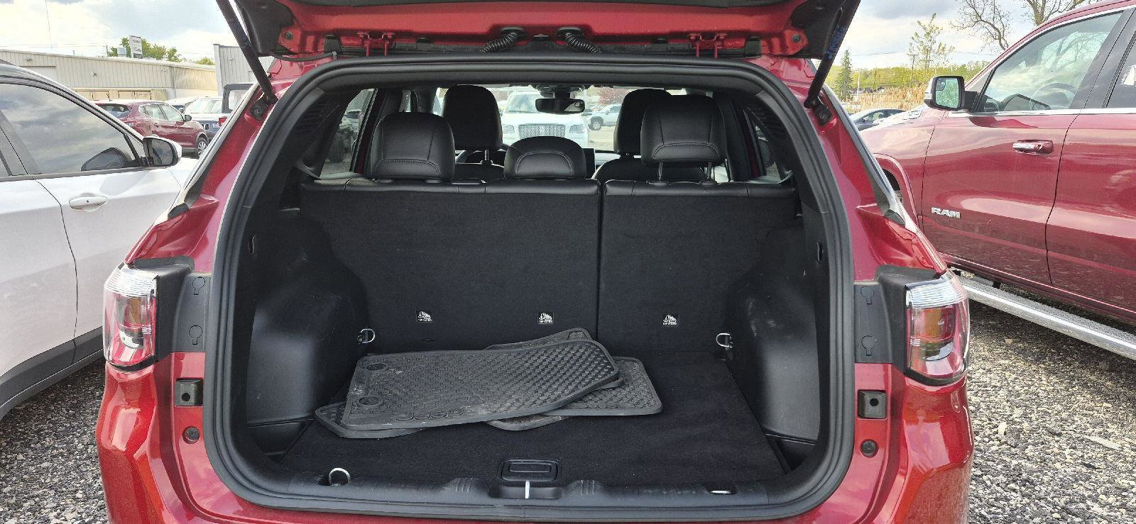 Used 2025 Jeep Compass Trailhawk AWD/4WD image 4