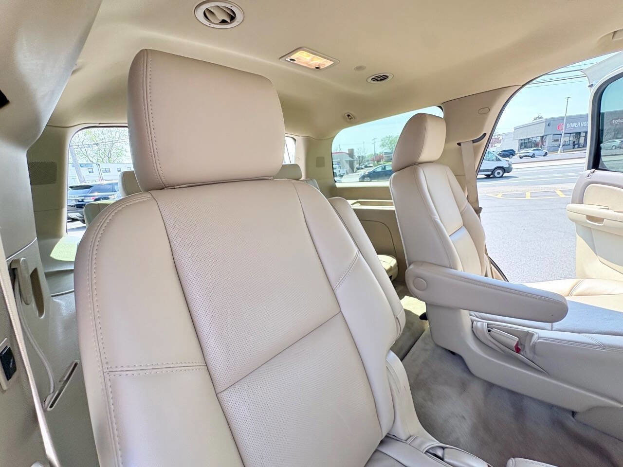 Used 2011 Chevrolet Tahoe LTZ AWD/4WD image 22