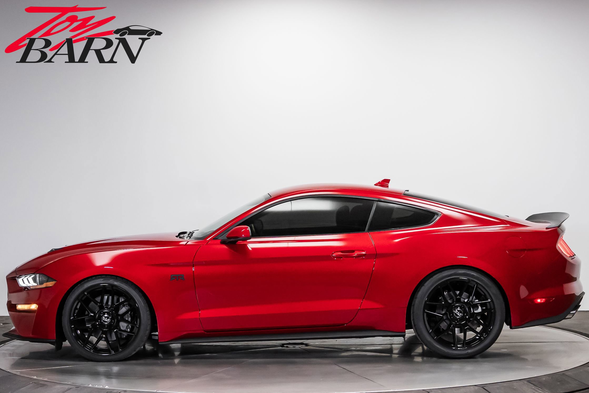 Used 2021 Ford Mustang GT RWD image 2