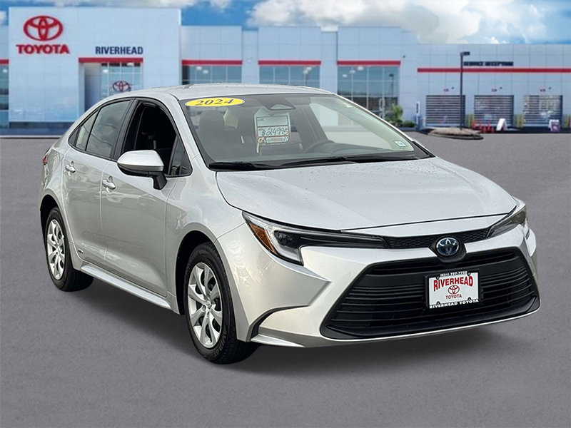 Used 2024 Toyota Corolla LE image 2