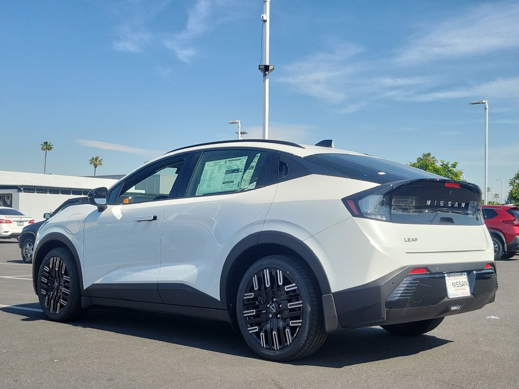 New 2026 Nissan Leaf Platinum+ w/ Cargo Package (Platinum+) FWD image 2