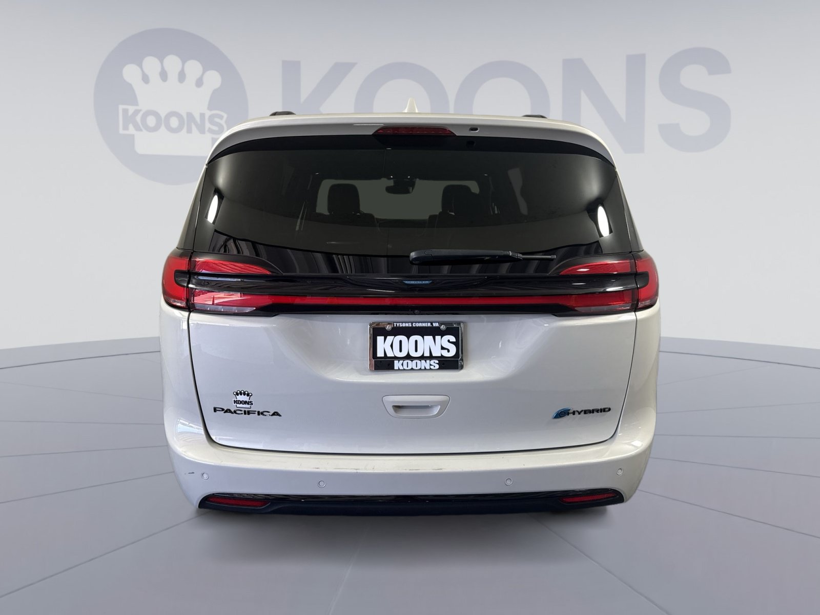 Used 2021 Chrysler Pacifica Limited w/ Uconnect Theater Family Group FWD image 5