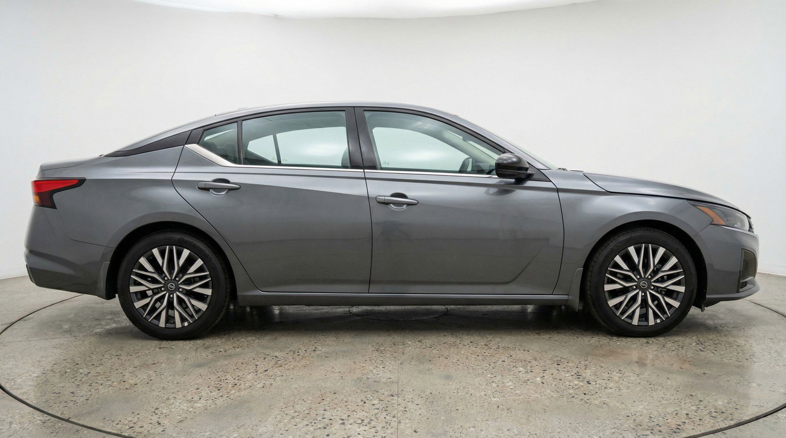 Used 2025 Nissan Altima 2.5 SV image 11