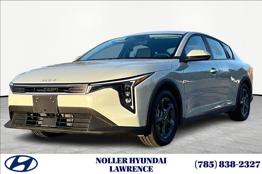 Used 2025 Kia K4 LXS image 1