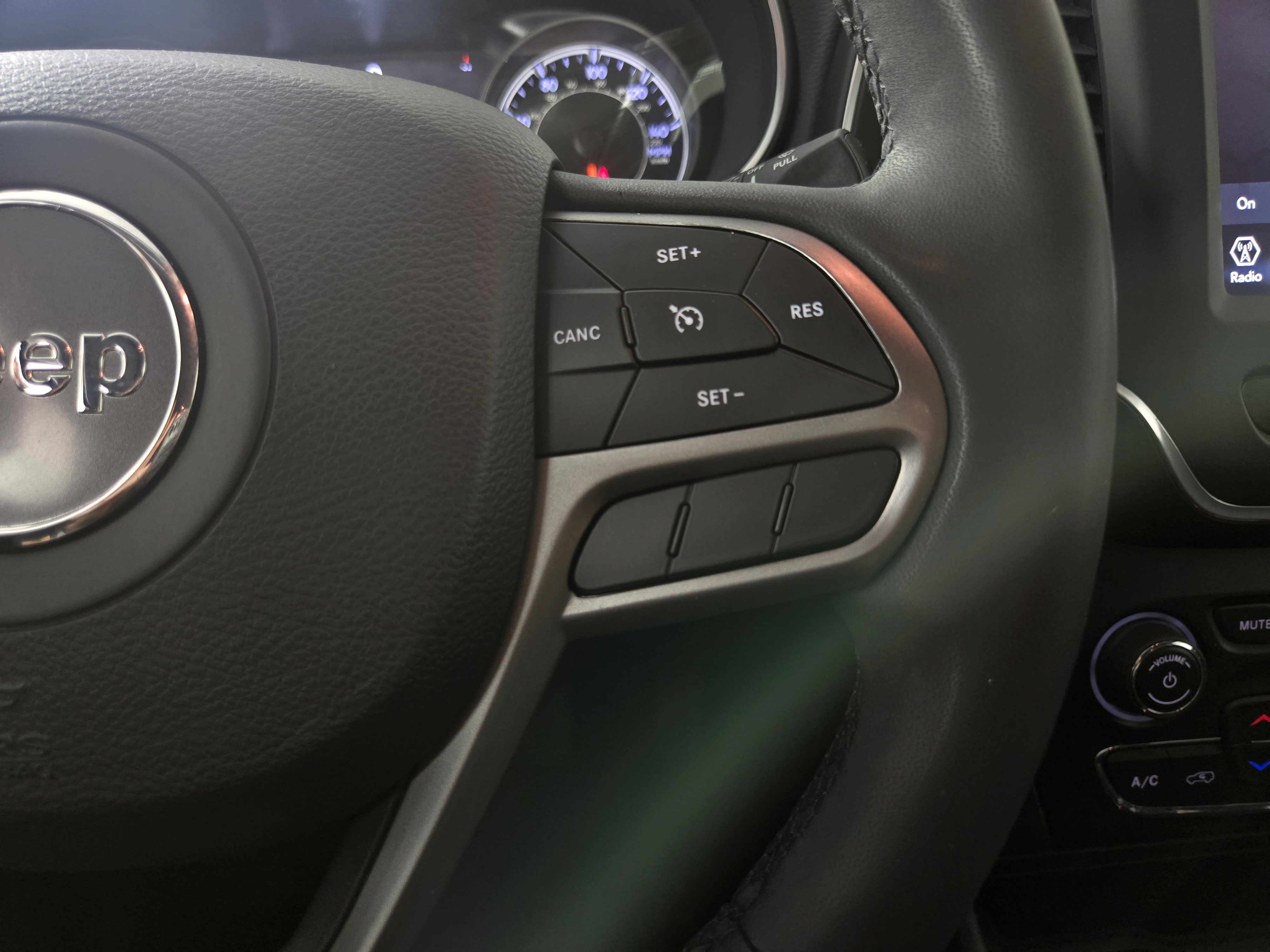 Used 2022 Jeep Cherokee Latitude Lux FWD image 16