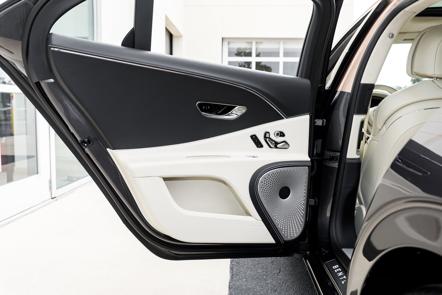 New 2026 Bentley Flying Spur Plug-In Hybrid image 30