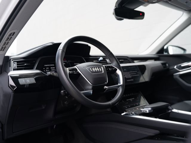 Used 2022 Audi e-tron Premium w/ Convenience Plus Package image 4