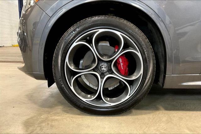Used 2022 Alfa Romeo Stelvio Veloce image 9