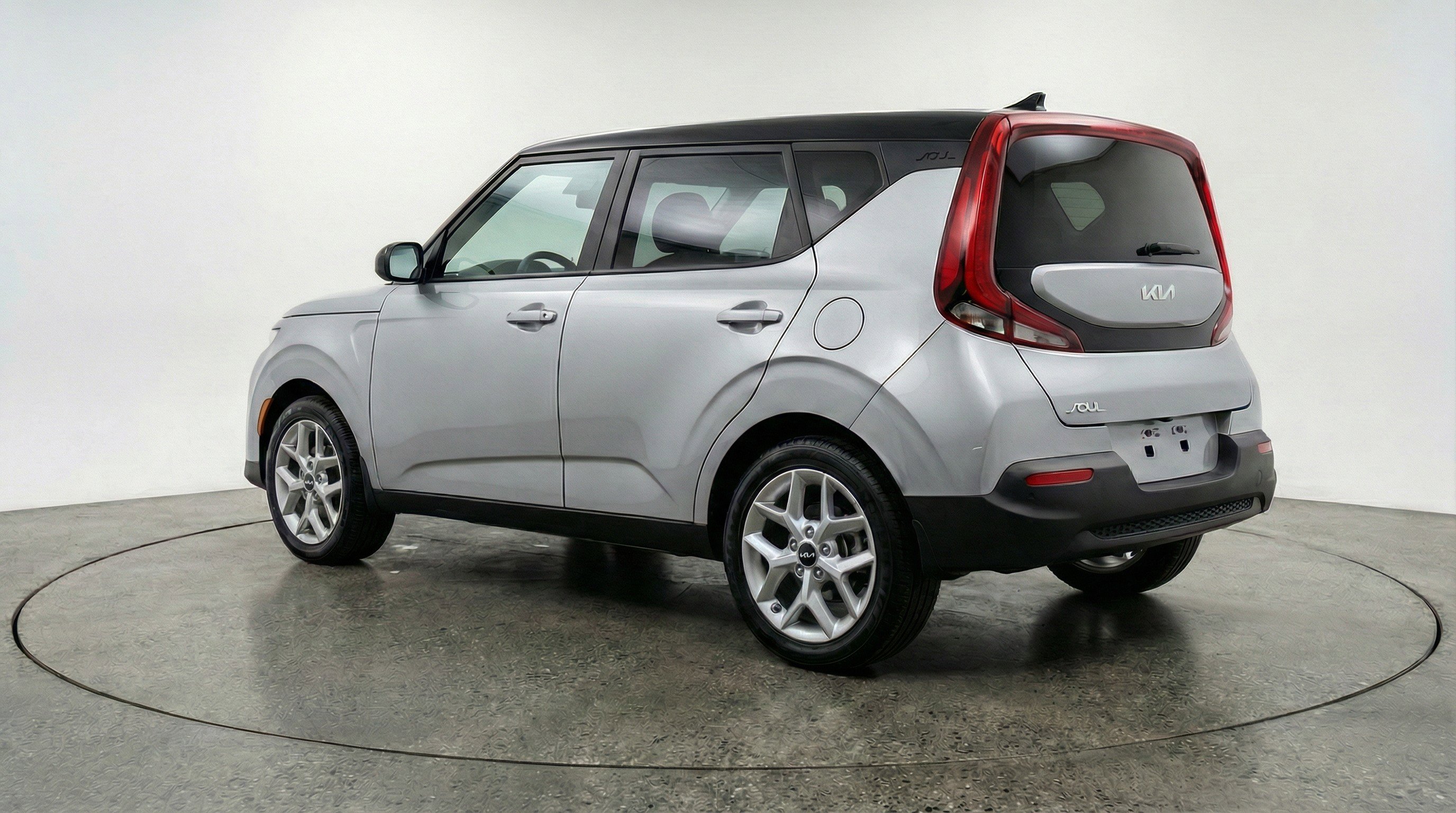 Used 2025 Kia Soul LX w/ LX Technology Package FWD image 6