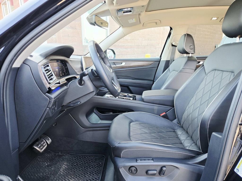 Used 2024 Volkswagen Atlas SEL Premium R-Line image 12