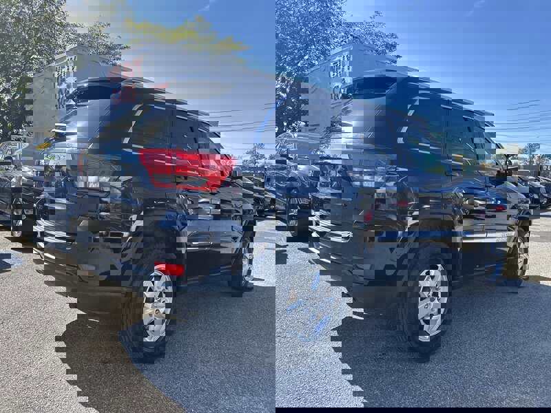 Used 2013 Jeep Grand Cherokee Laredo image 4