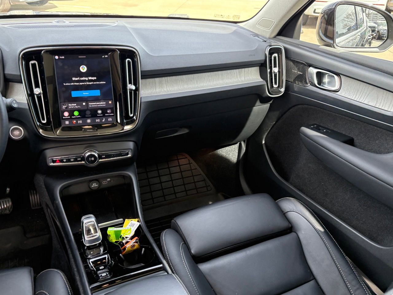 Certified 2023 Volvo XC40 B5 Ultimate w/ Protection Package Premier image 15