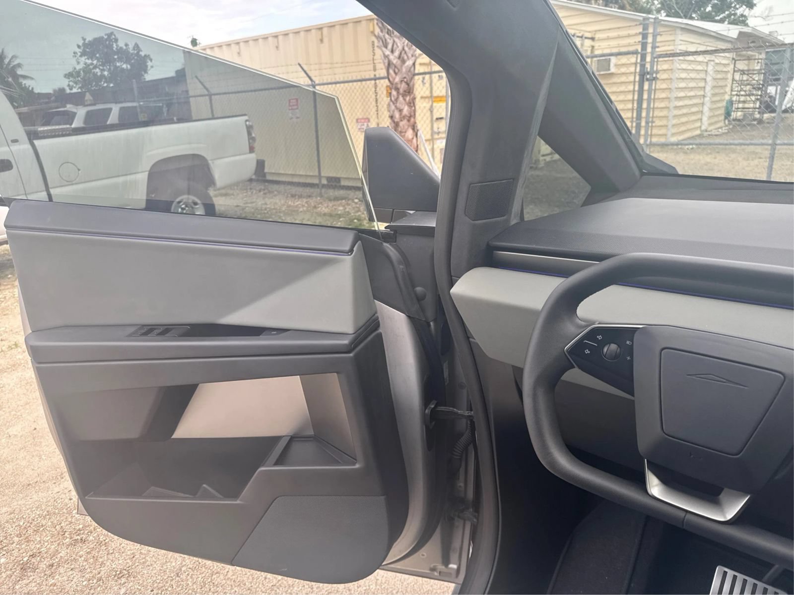 Used 2025 Tesla Cybertruck AWD Crew Cab image 22