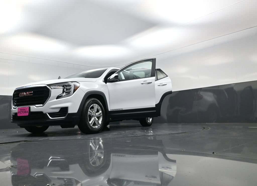 Used 2024 GMC Terrain SLE image 28