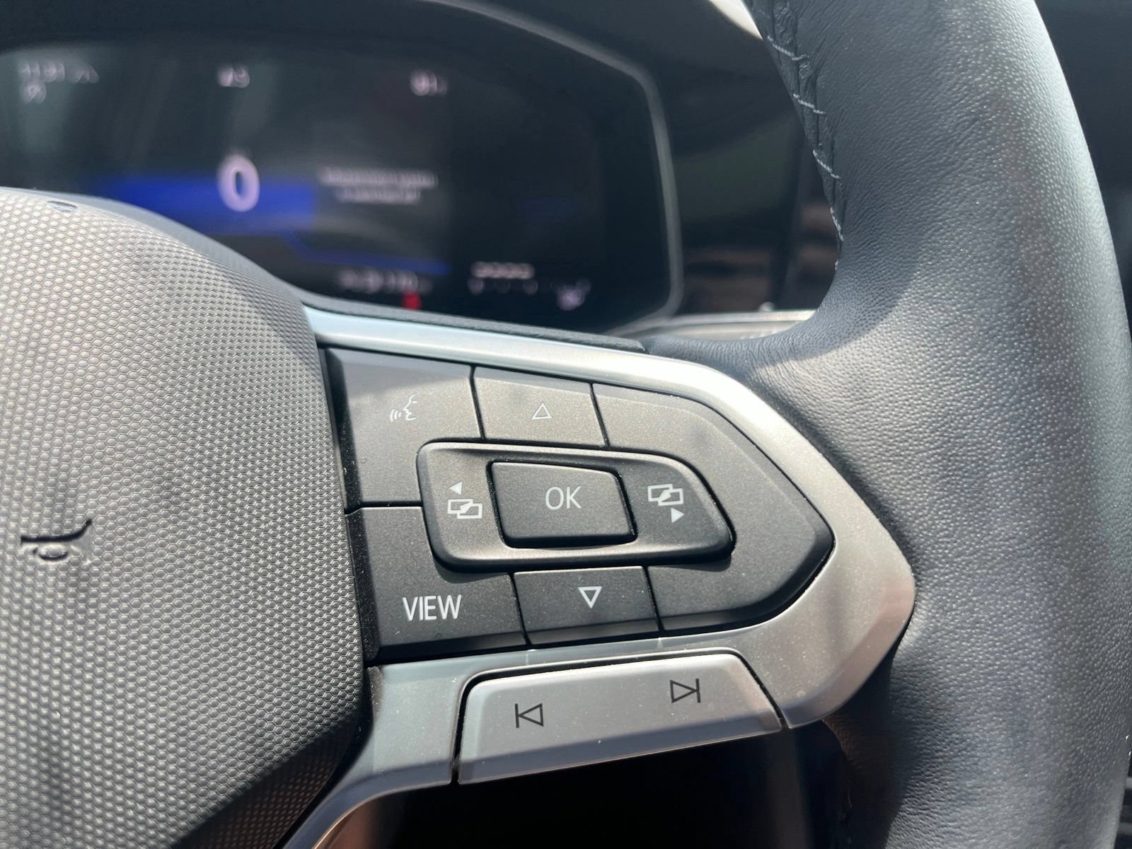 Certified 2025 Volkswagen Jetta SE FWD image 15