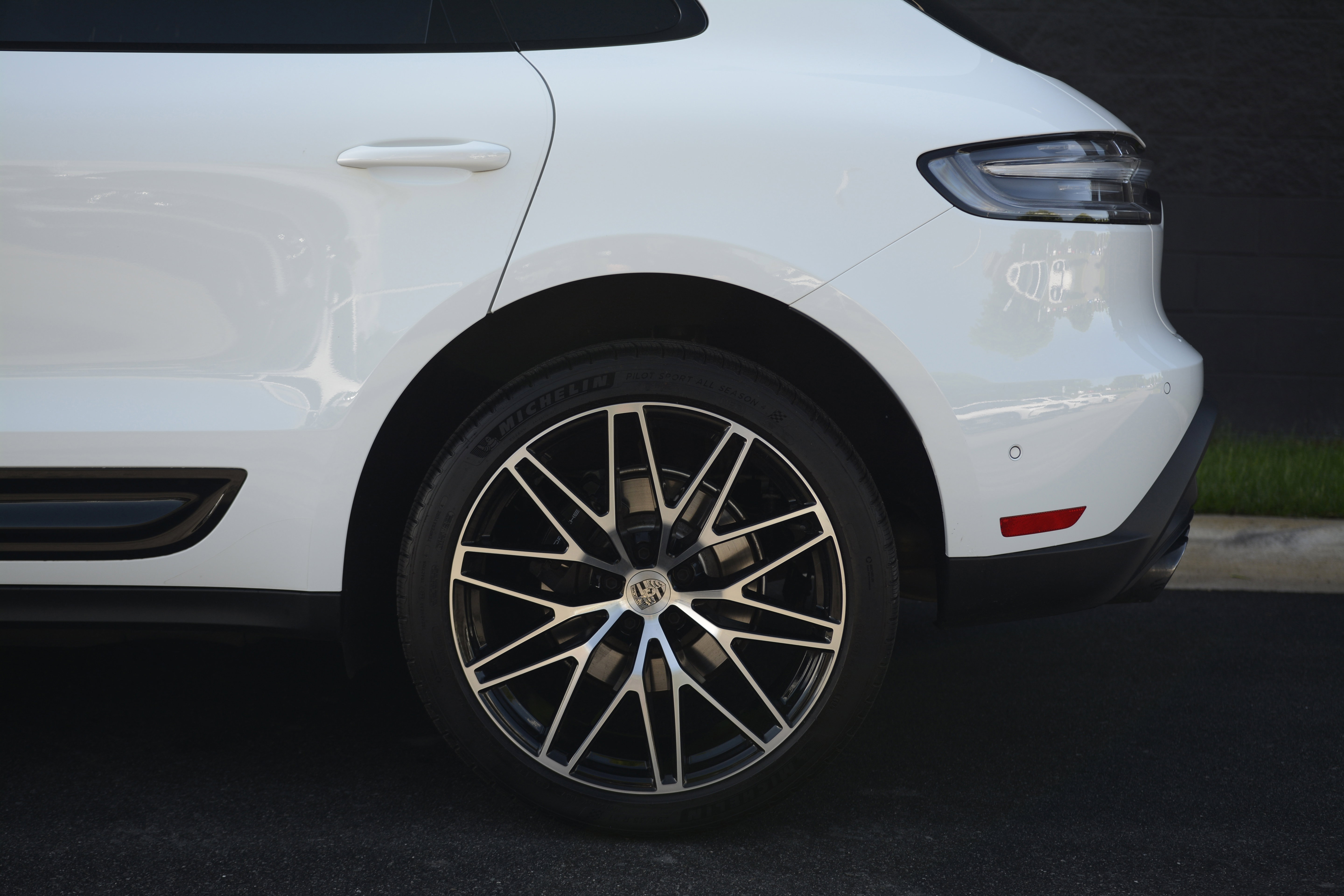 Certified 2026 Porsche Macan AWD/4WD image 38