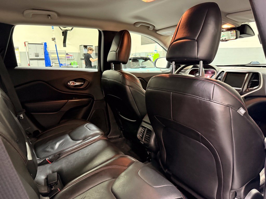 Used 2015 Jeep Cherokee Trailhawk w/ Comfort/Convenience Group AWD/4WD image 26