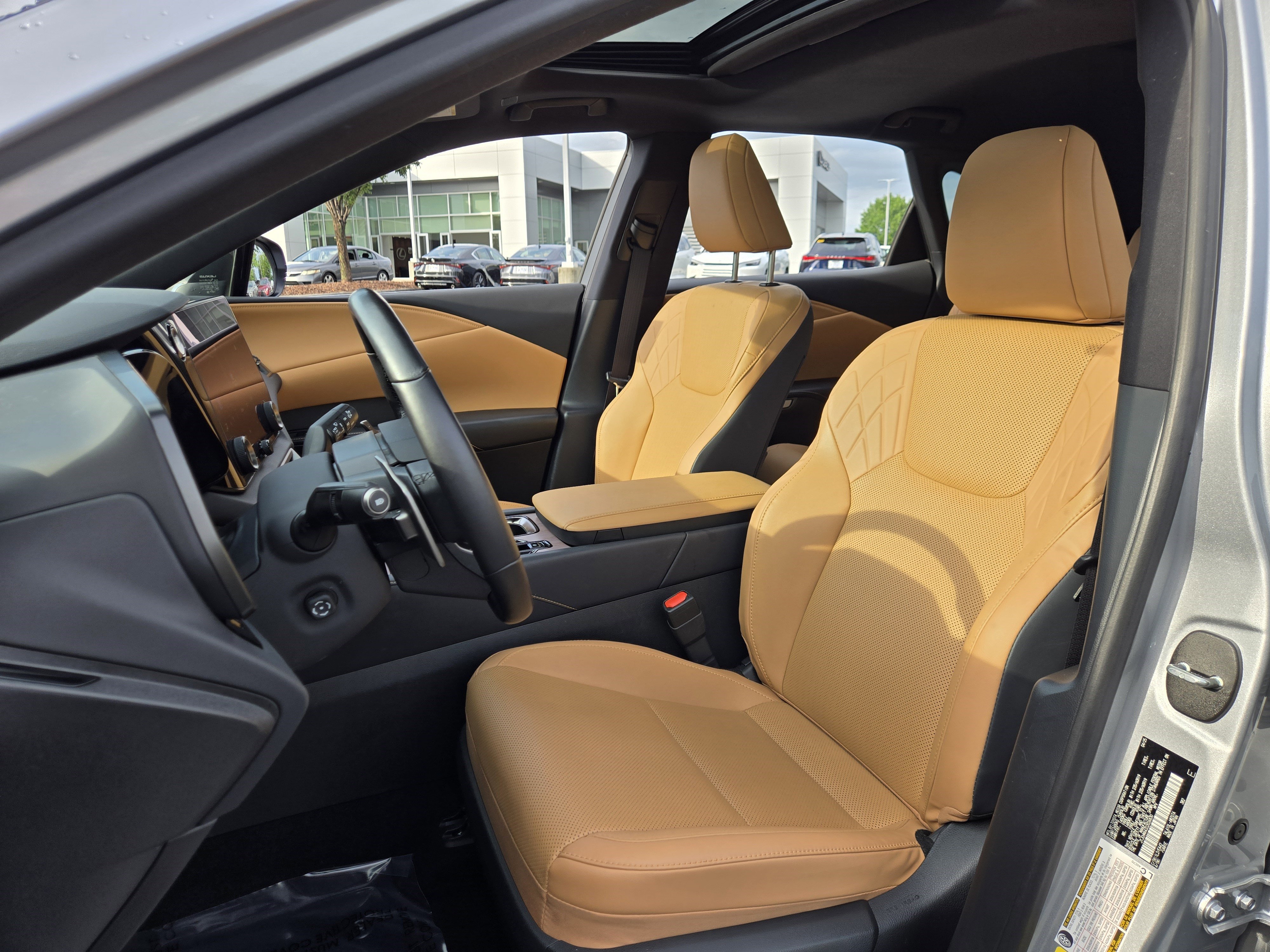 Used 2025 Lexus RX 350 Premium w/ Accessory Package (Z1) FWD image 33