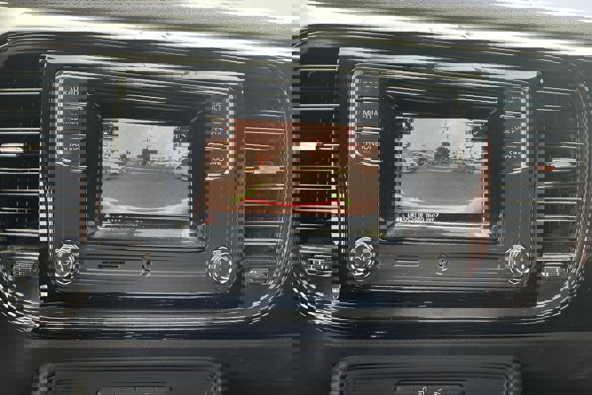 Used 2018 Volkswagen Beetle S image 19