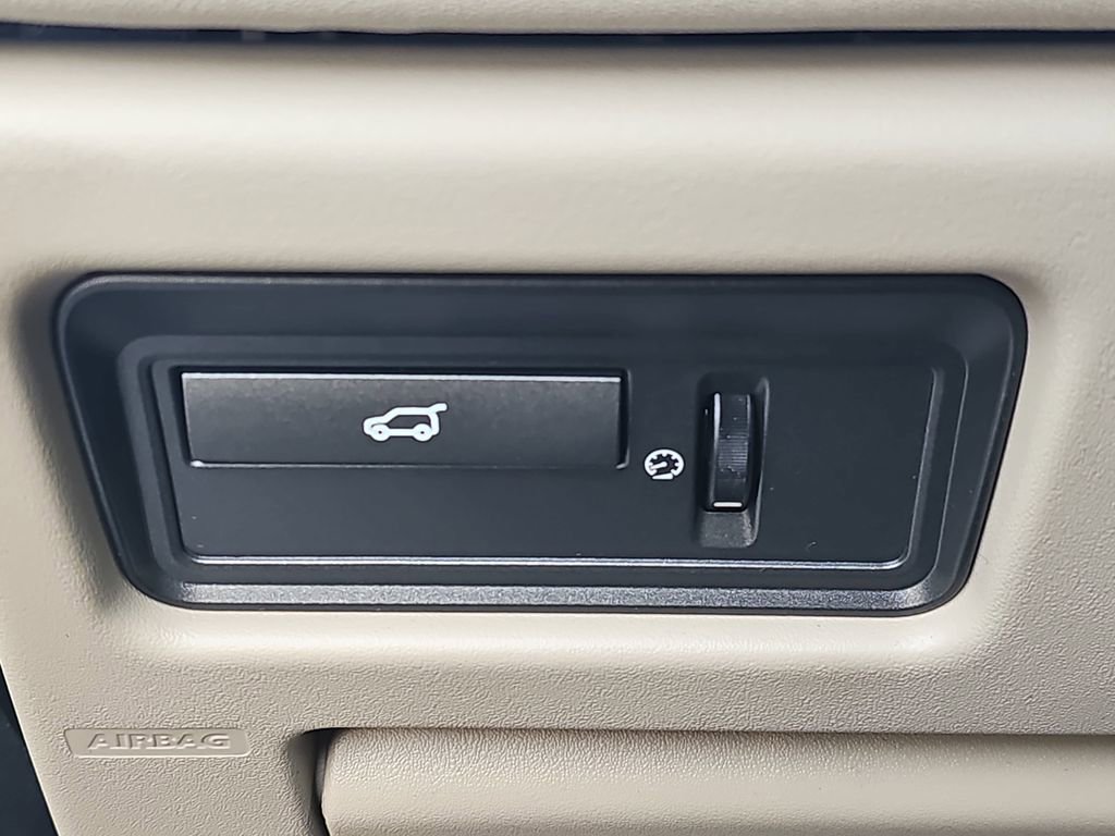 Used 2015 Land Rover Range Rover Evoque Pure Premium image 28