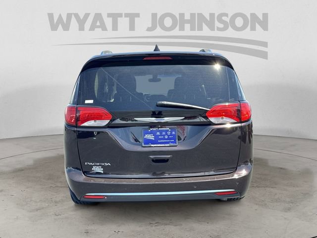 Used 2018 Chrysler Pacifica Touring-L FWD image 4