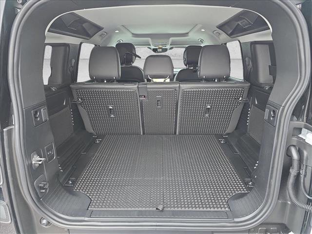New 2026 Land Rover Defender 110 X-Dynamic SE image 12