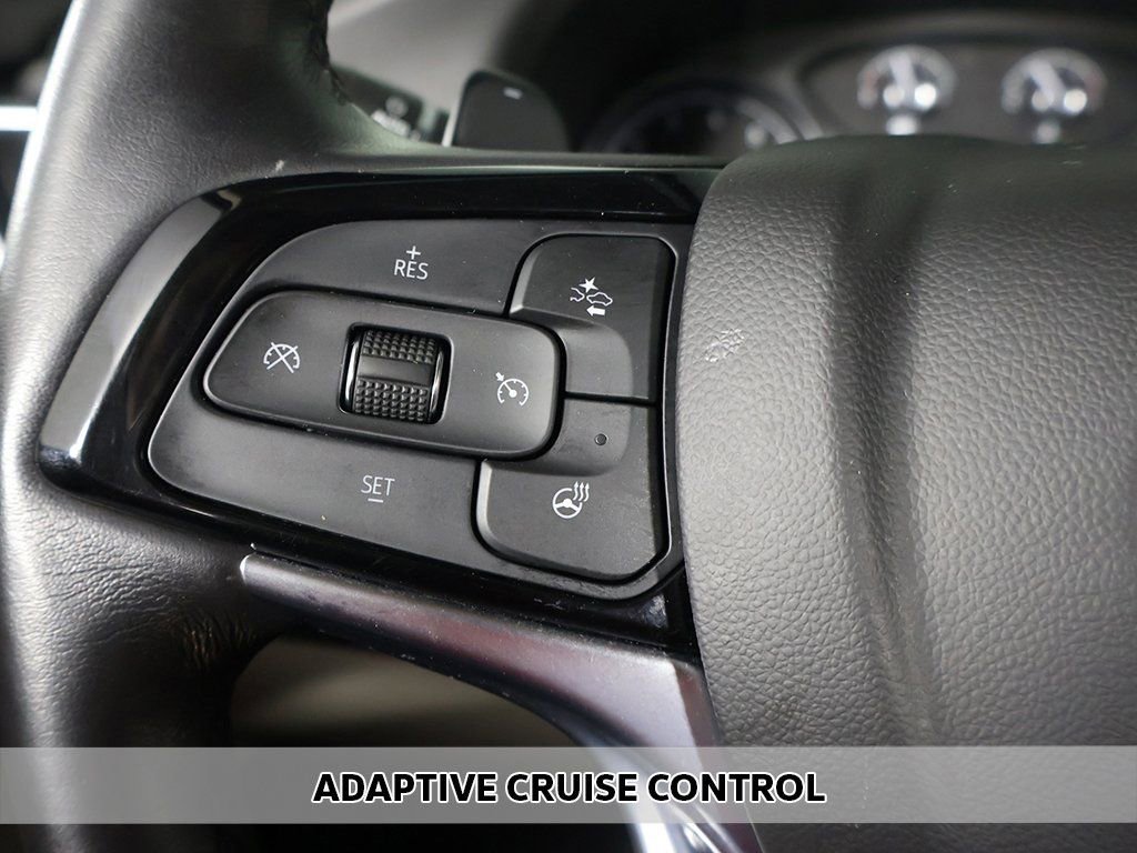 Used 2023 Buick Enclave Essence image 3