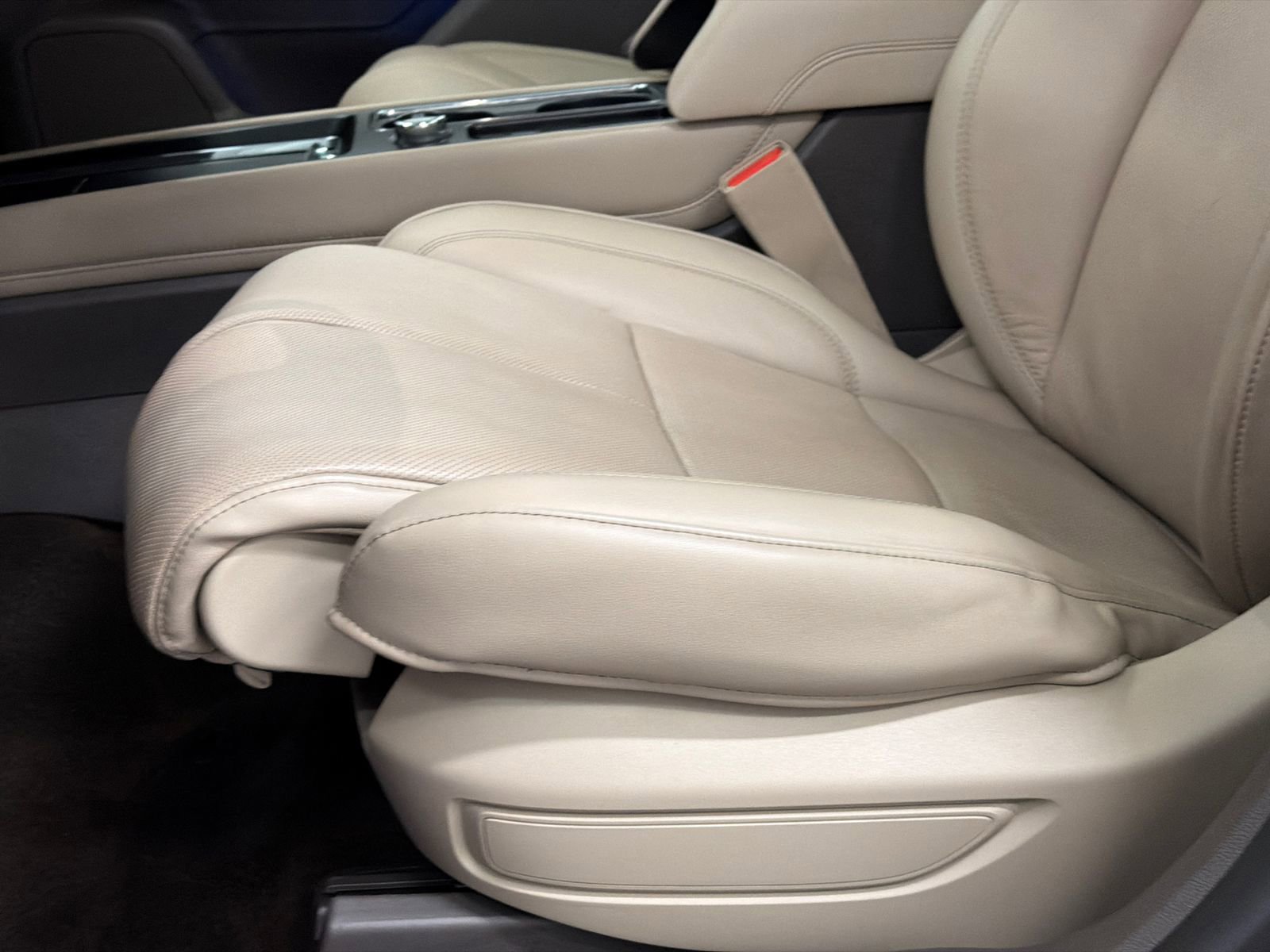 Used 2023 Lincoln Corsair Grand Touring w/ Equipment Group 302A image 17