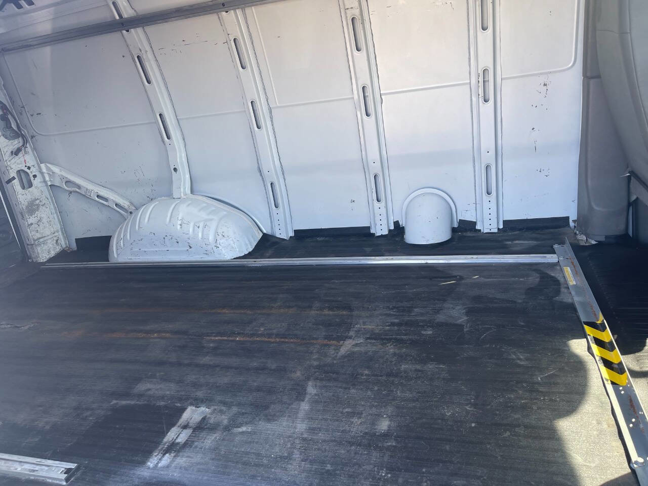 Used 2014 Chevrolet Express 2500 image 12