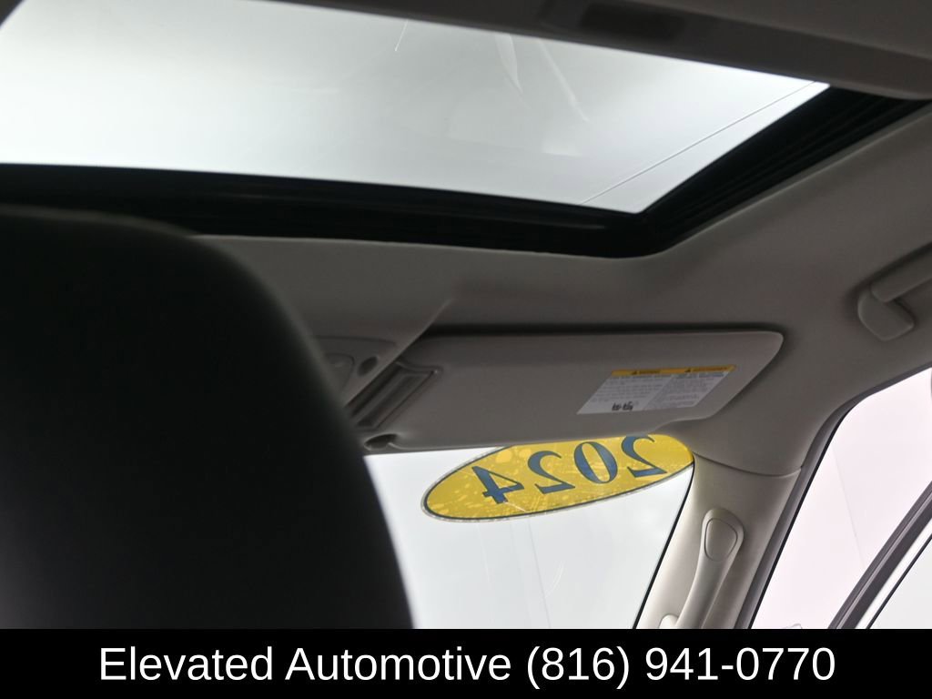 Used 2024 Nissan Armada Platinum w/ Captain's Chairs Package image 26