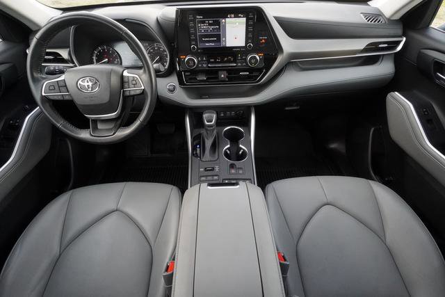 Used 2022 Toyota Highlander XLE image 13
