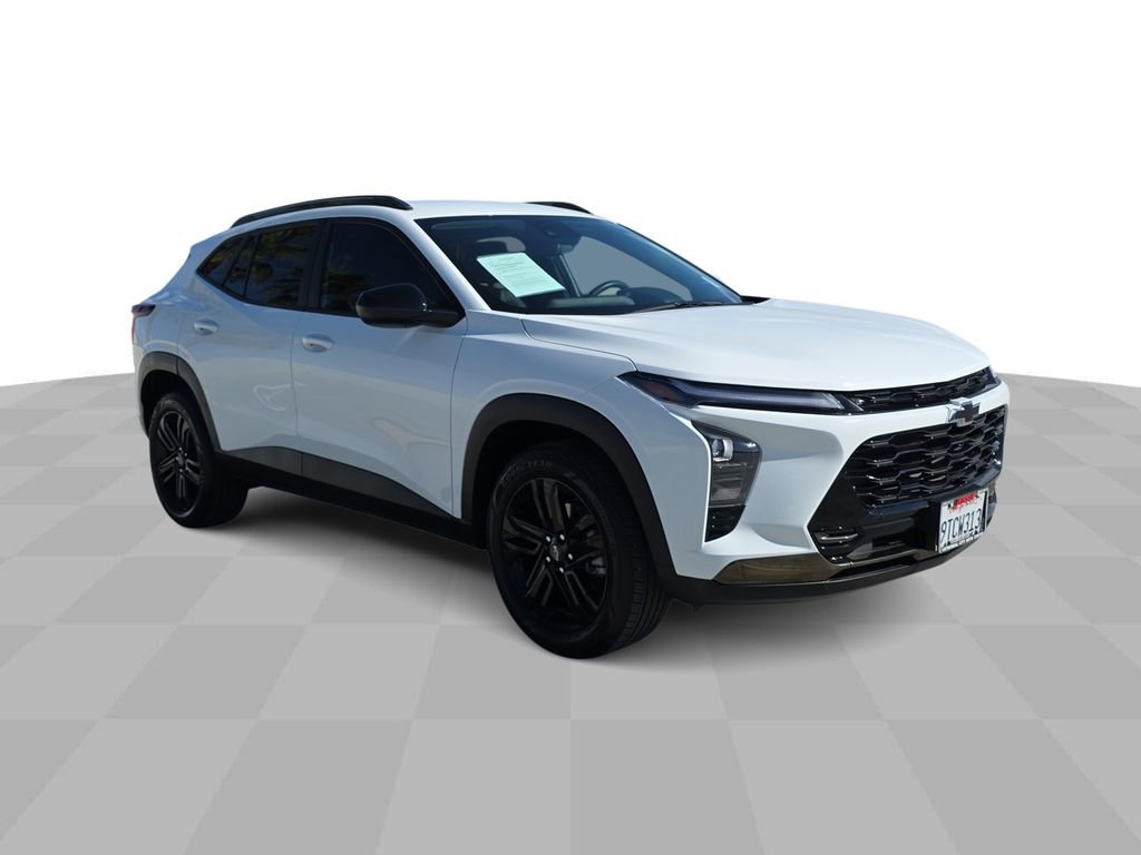 Used 2025 Chevrolet Trax ACTIV w/ Driver Confidence Package image 2