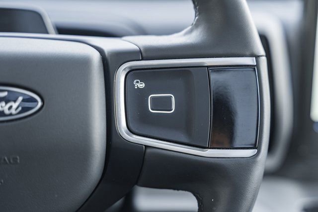 Used 2025 Ford Expedition Active image 46